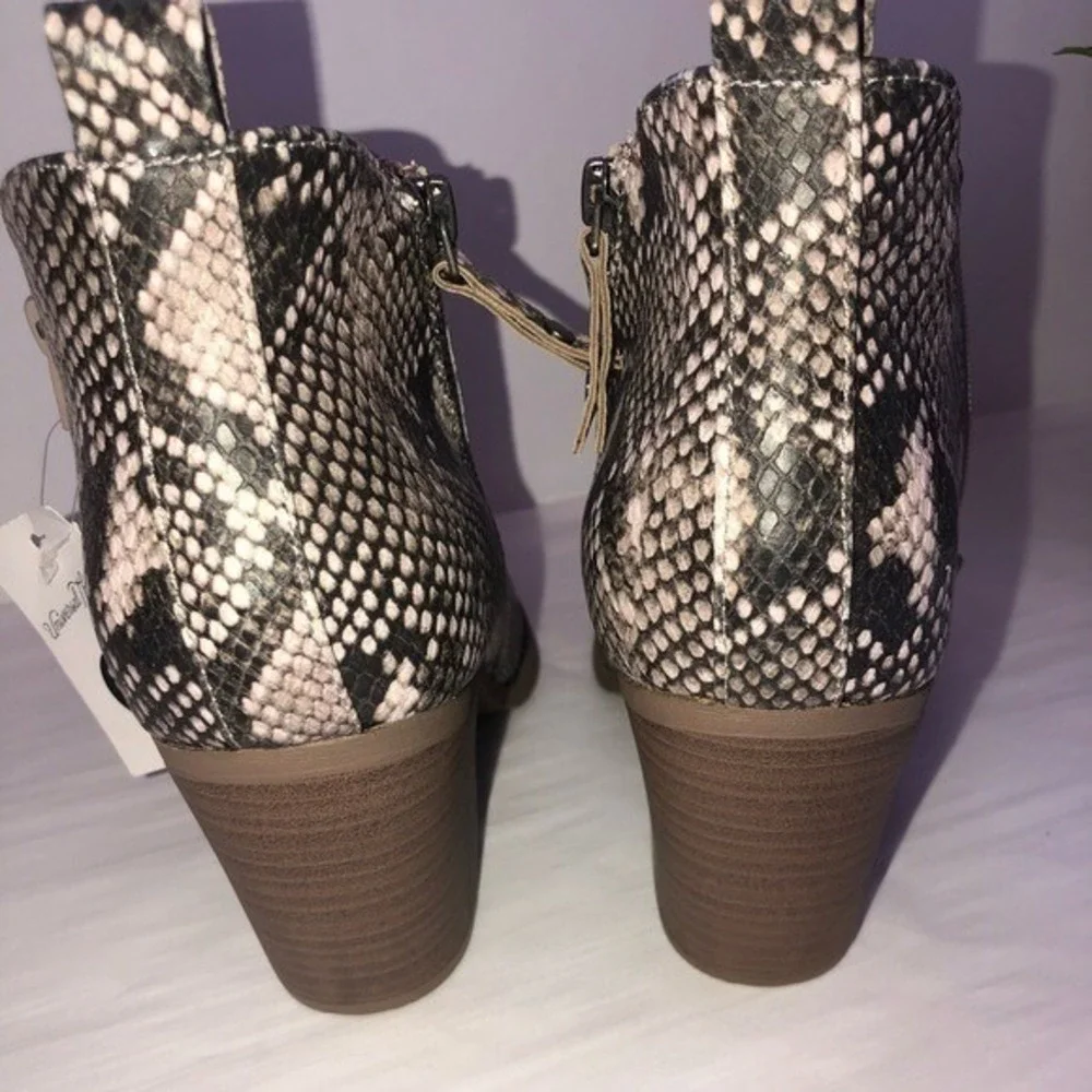 Universal Thread Women's Ankle Boots‎ Size 8.5W